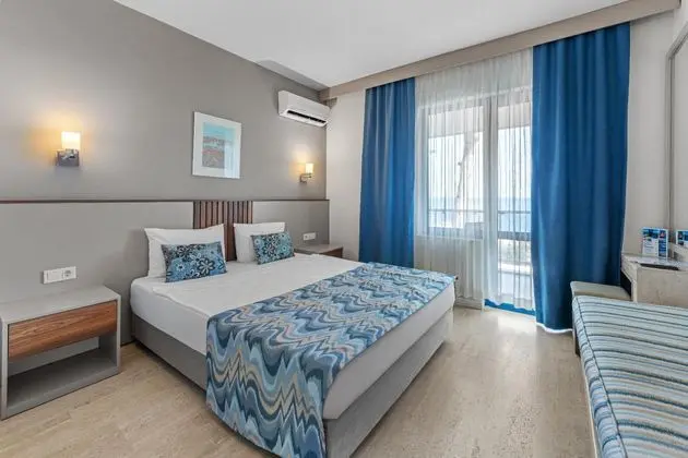 https://images.etstur.com/imgproxy/resize/2560x1440/files/images/hotelImages/etsrooms/513823/Club_Hotel_Rama_20251218152426_6.JPG