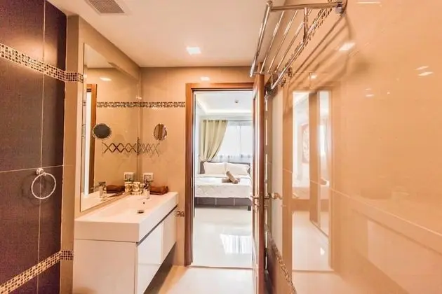 One Bedroom Apartment