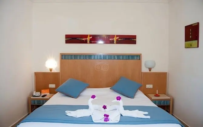Üç Kişilik Oda