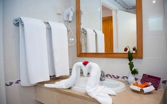 Üç Kişilik Oda
