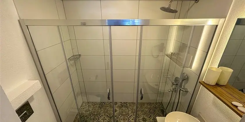 Tek Buyuk Yatakli Standard Oda