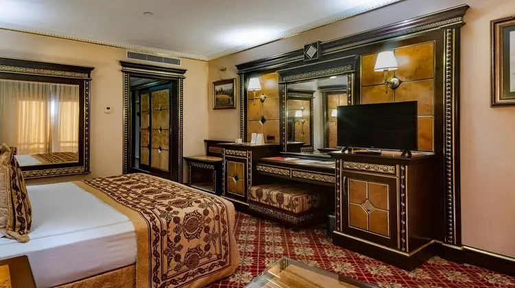 https://images.etstur.com/files/images/hotelImages/TR/54407/l/Club-Hotel-Sera-Oda-328998.jpg