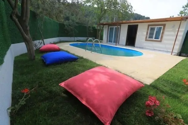 Ozel Havuzlu Villa