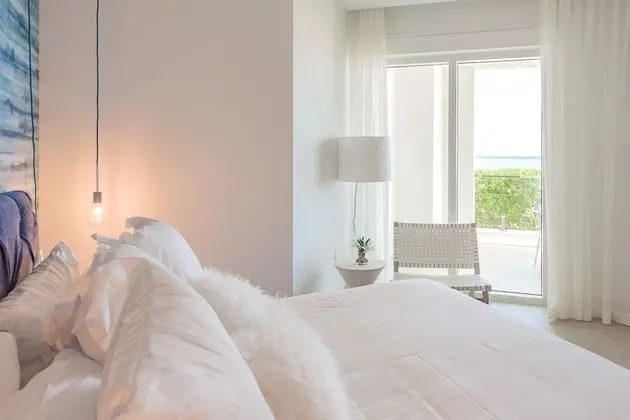 1BR w Den Oceanfront Suite