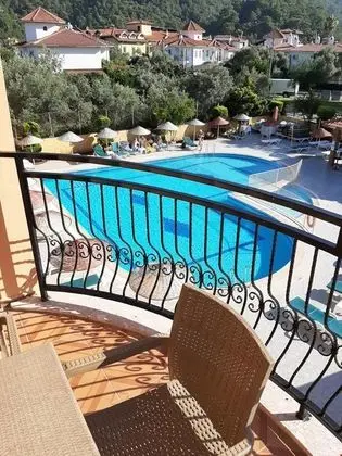 Aile Odası - Havuz Manzaralı
