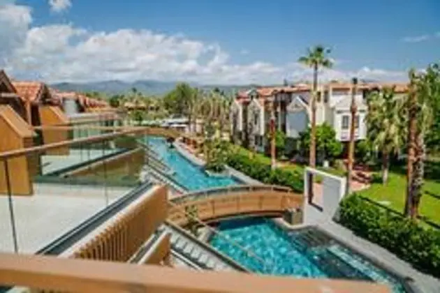 Club Deluxe Çatı Oda Havuz Manzaralı