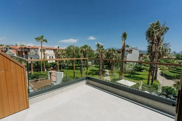 Club Deluxe Çatı Oda Havuz Manzaralı