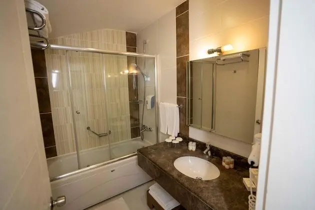 Club Deluxe Çatı Oda Havuz Manzaralı
