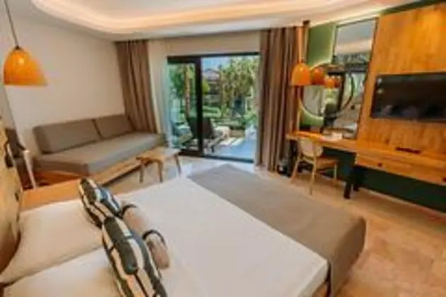 Club Deluxe Swim-Up - Merdiven ile Havuz Erişimi
