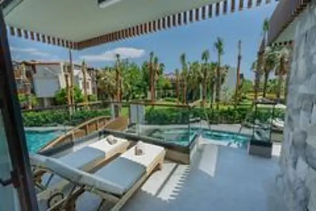 Club Deluxe Swim-Up - Merdiven ile Havuz Erişimi