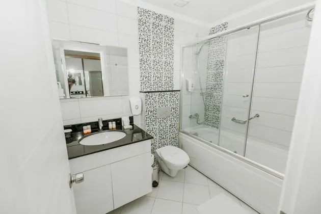 https://images.etstur.com/imgproxy/resize/2560x1440/files/images/hotelImages/etsrooms/585/Club_Tuana_Fethiye_20241202115330_0.jpg