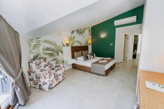 https://images.etstur.com/imgproxy/resize/2560x1440/files/images/hotelImages/etsrooms/585/Club_Tuana_Fethiye_20260121102023_0.jpg