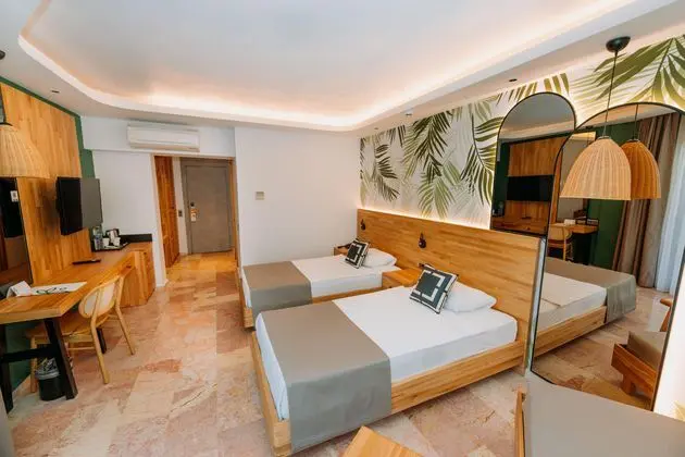 https://images.etstur.com/imgproxy/resize/2560x1440/files/images/hotelImages/etsrooms/585/Club_Tuana_Fethiye_20260121102910_0.jpg