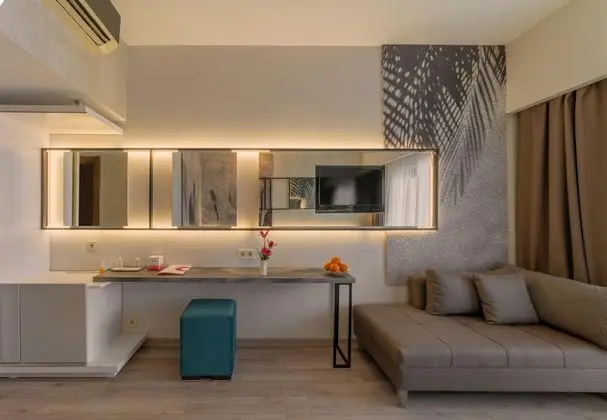 https://images.etstur.com/files/images/hotelImages/TR/51863/l/Club-Hotel-Turan-Prince-World-Oda-388913.jpg