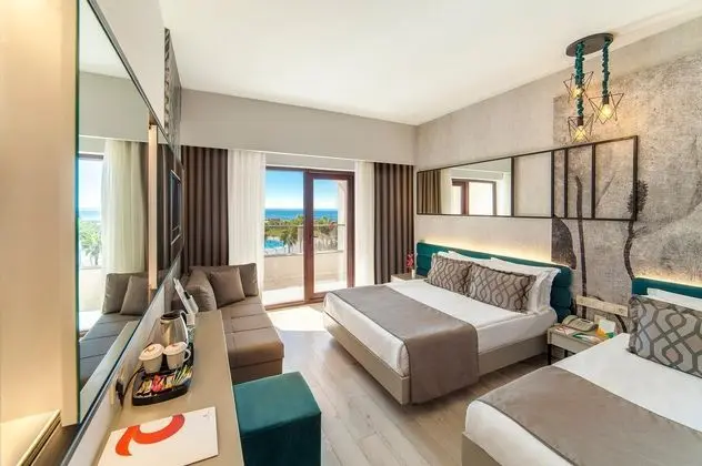 https://images.etstur.com/files/images/hotelImages/TR/51863/l/Club-Hotel-Turan-Prince-World-Oda-388917.jpg