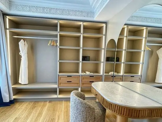Giysi dolabı