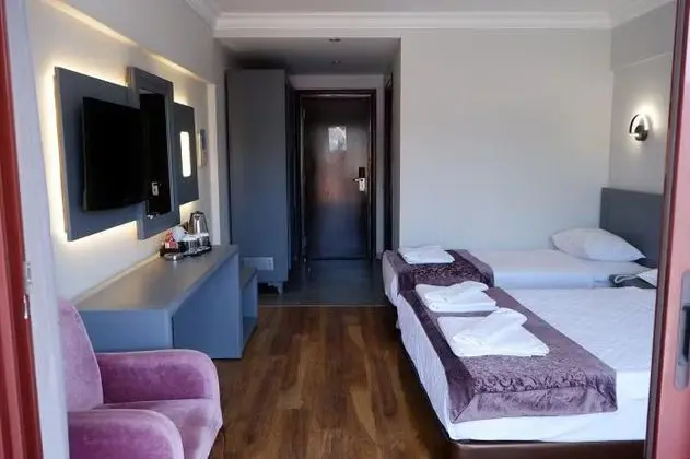 https://images.etstur.com/imgproxy/resize/2560x1440/files/images/hotelImages/etsrooms/504985/Club_Viva_Hotel_20250414093758_28.jpg