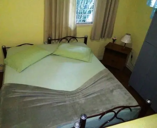 Tek Büyük veya İki Ayrı Yataklı Oda, Ortak Banyo