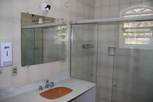 Tek Büyük veya İki Ayrı Yataklı Oda, Ortak Banyo