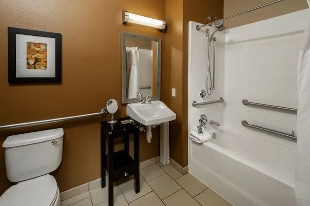 Classic Oda, 2 Büyük (Queen) Boy Yatak, Engellilere Uygun