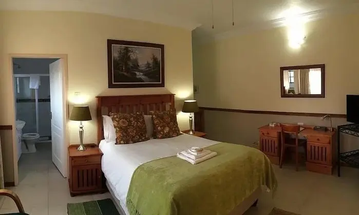 Self-Catering Standard Double room (4)