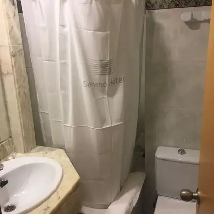 Büyük Yataklı Tek Kişilik Oda