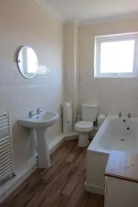 Family Ev, Özel Banyo, Deniz Manzaralı (Clystiau'r Mor)