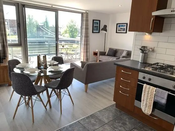 Apart Daire, 2 Yatak Odası, Balkon, Nehir Manzaralı