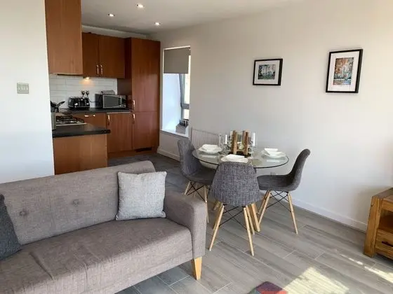 Apart Daire, 2 Yatak Odası, Balkon, Nehir Manzaralı