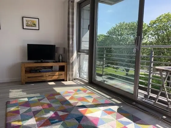 Apart Daire, 2 Yatak Odası, Balkon, Nehir Manzaralı