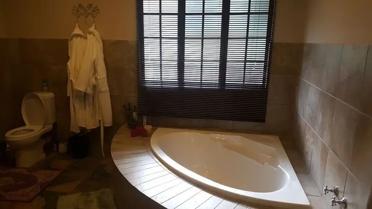 North Lodge Delux Queen Room 8