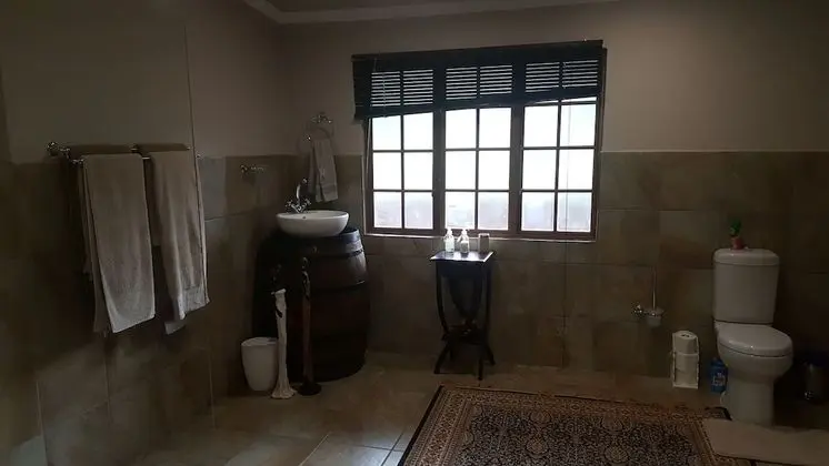 North Lodge Delux Queen Room 8