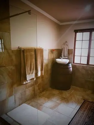 North Lodge Delux Queen Room 8