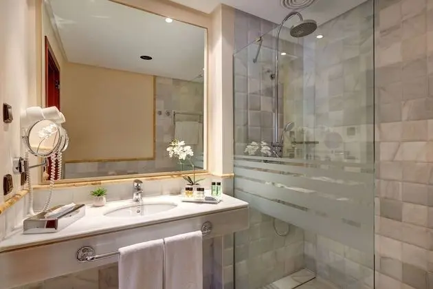 Tek Büyük Yataklı Oda, Balkon, Deniz Manzaralı