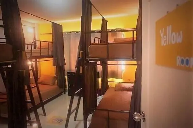 Bed in 6 Mixed Dromitory With Fan