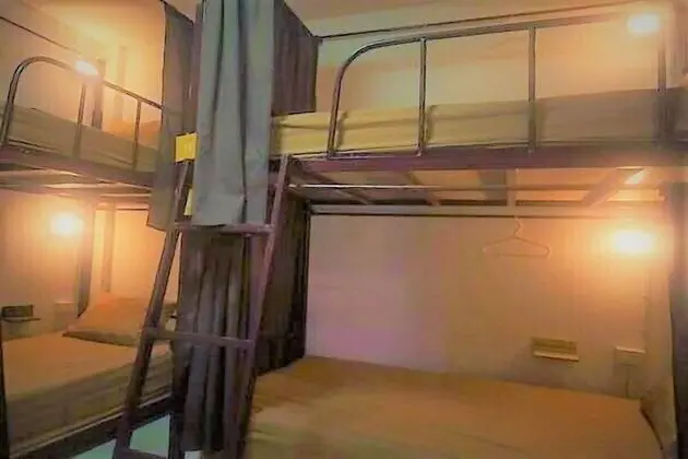 Bed in 6 Mixed Dromitory With Fan