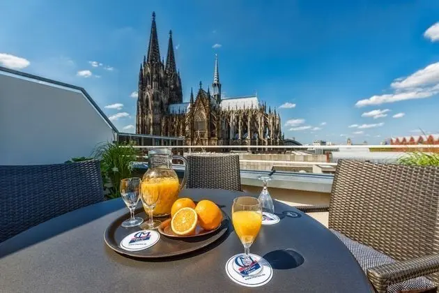 Junior Süit, Veranda