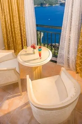 Superior Bungalov (Scenic Sea View)