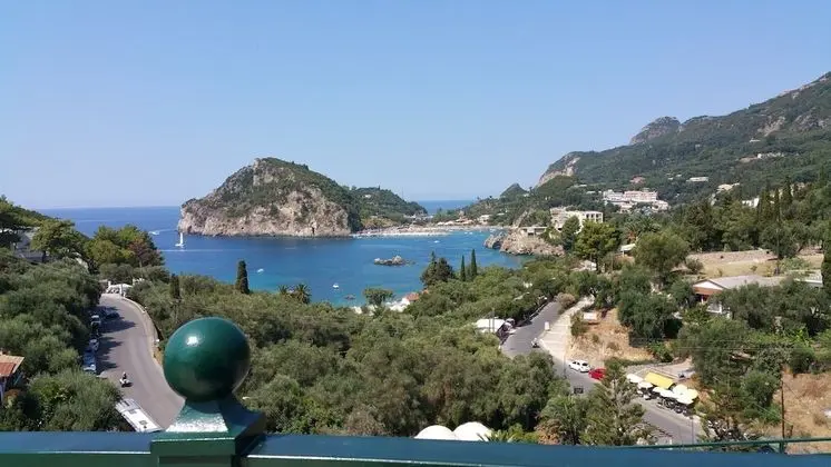 Tek Büyük veya İki Ayrı Yataklı Oda, Kısmi Deniz Manzaralı