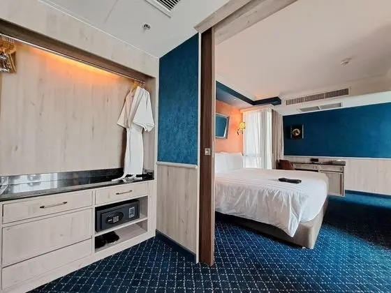 Saloon Coach