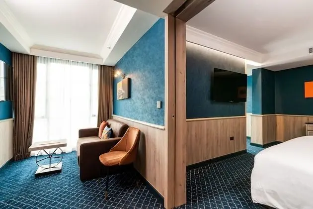 Saloon Coach