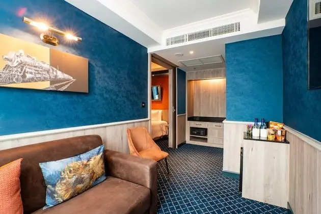 Saloon Coach