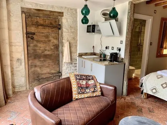 Stüdyo, Banyolu/Duşlu (Stable)