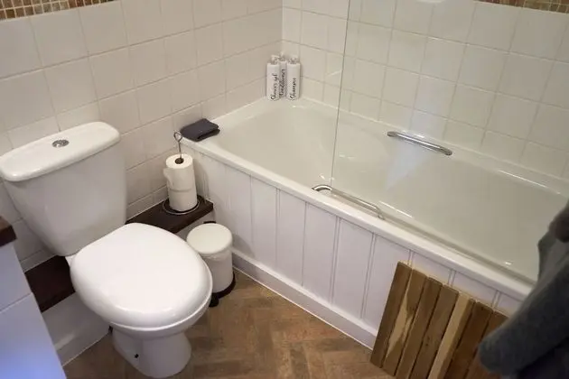 Standard Tek Büyük Yataklı Oda, Banyolu/Duşlu, Avlu Manzaralı (Room 3 Double)