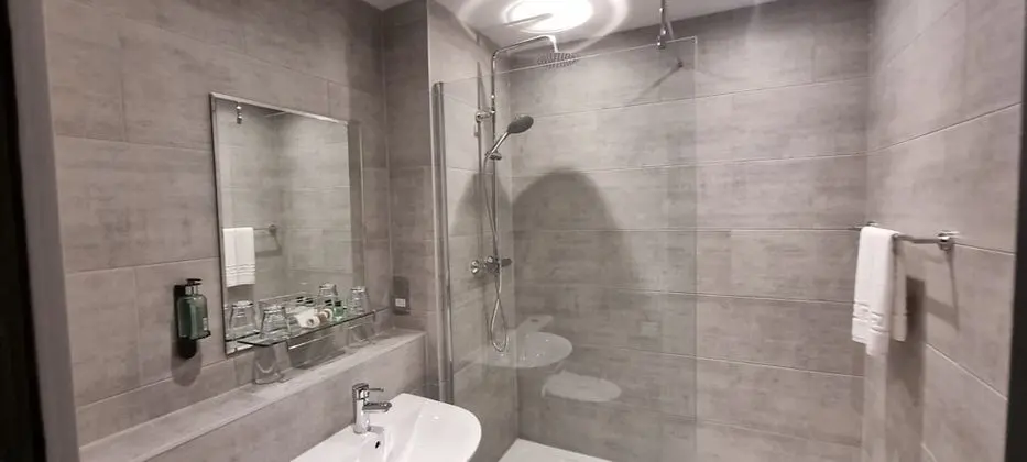 Superior Süit, Banyolu/Duşlu