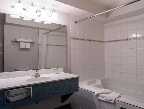 Superior Oda, 2 Büyük (Queen) Boy Yatak (Coast Premium 2Q Suite Jetted Tub)