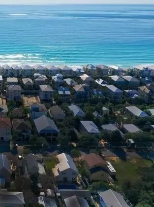 Ev (Coast Is Clear | Private Beach | Heat)
