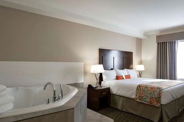 Premium Süit, 1 En Büyük (King) Boy Yatak, Sıcak Su Küveti (Coast Premium King Suite with Jet Tub)