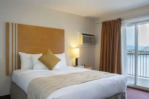 Premium Süit, 2 Büyük (Queen) Boy Yatak, Mutfak, Plaj Manzaralı (Coast Premium Two Queens Suite)