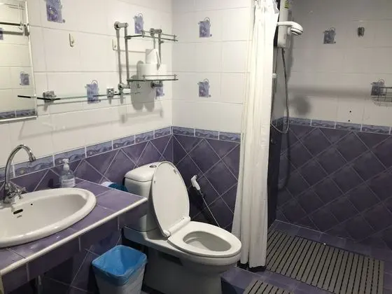 8-Bed Mixed Dormitory Room